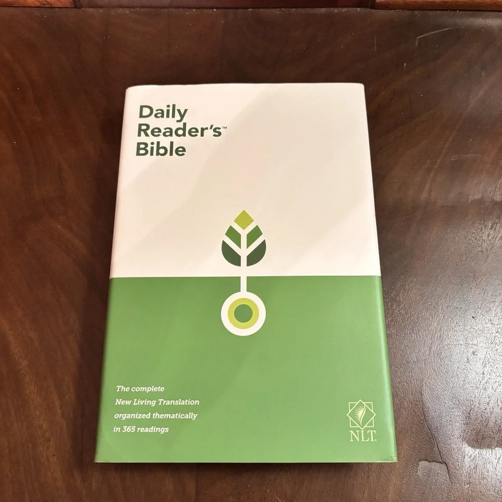 Daily‎ Reader's Bible NLT New Living Translation 365 Readings Tyndale HC 2015